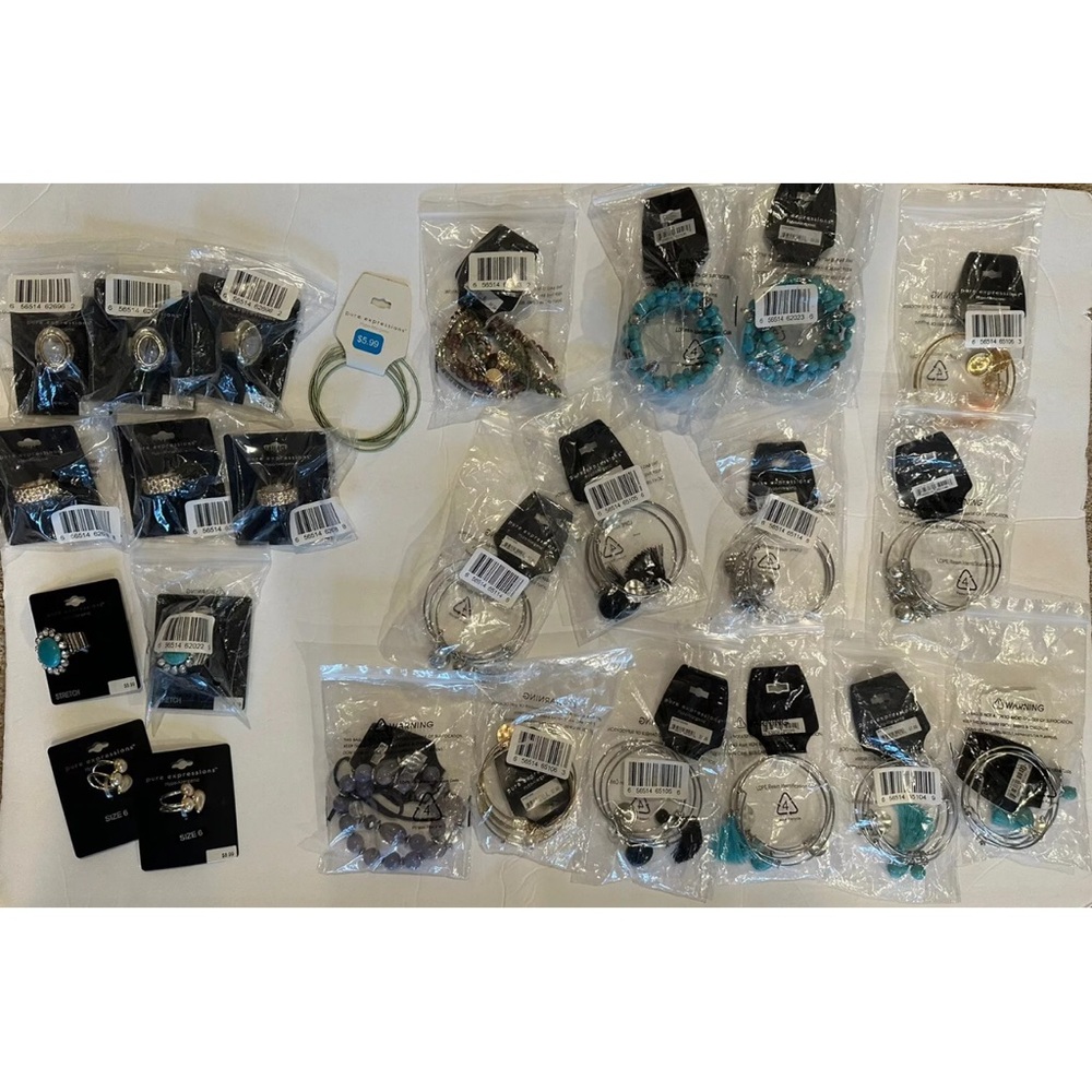 Mixed wholesale LOT of 25 jewelry bracelets, and stretch rings NEW